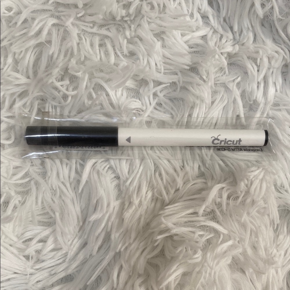 Cricut Dual-Tip Black and White Pen